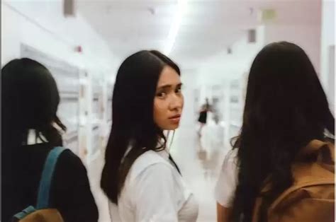 Lirik dan Terjemahan Lagu High School in Jakarta Dipopulerkan Niki.